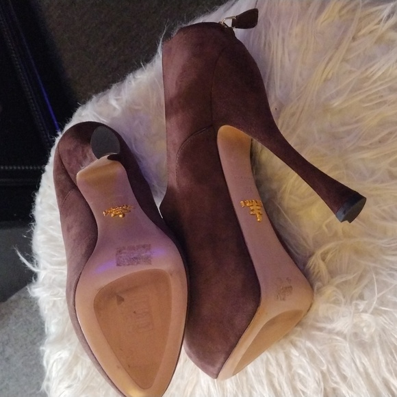 Shoes - Picture 3 of 4